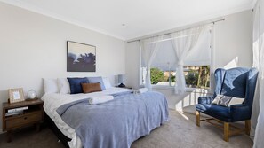 4 bedrooms, iron/ironing board, free WiFi, bed sheets