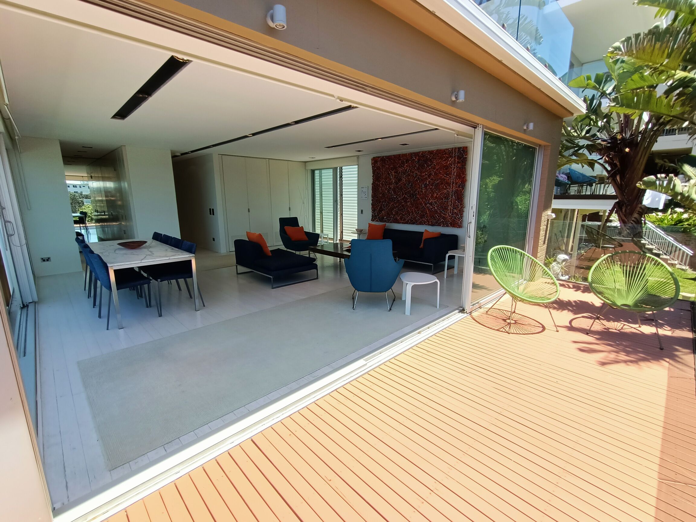 Beachside living at its best!  Bondi Beach Apartment. — image 9
