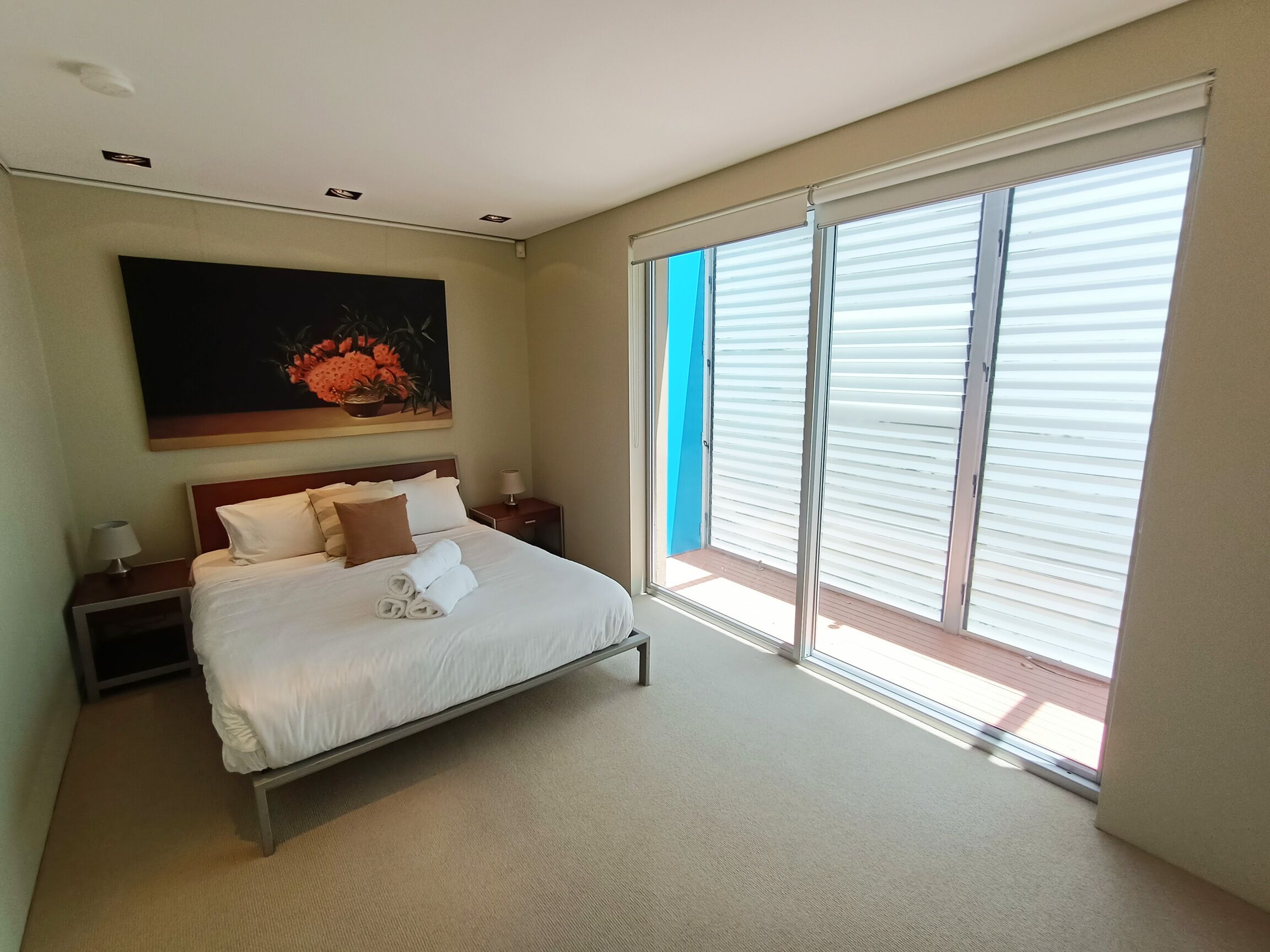 Beachside living at its best!  Bondi Beach Apartment. — image 11