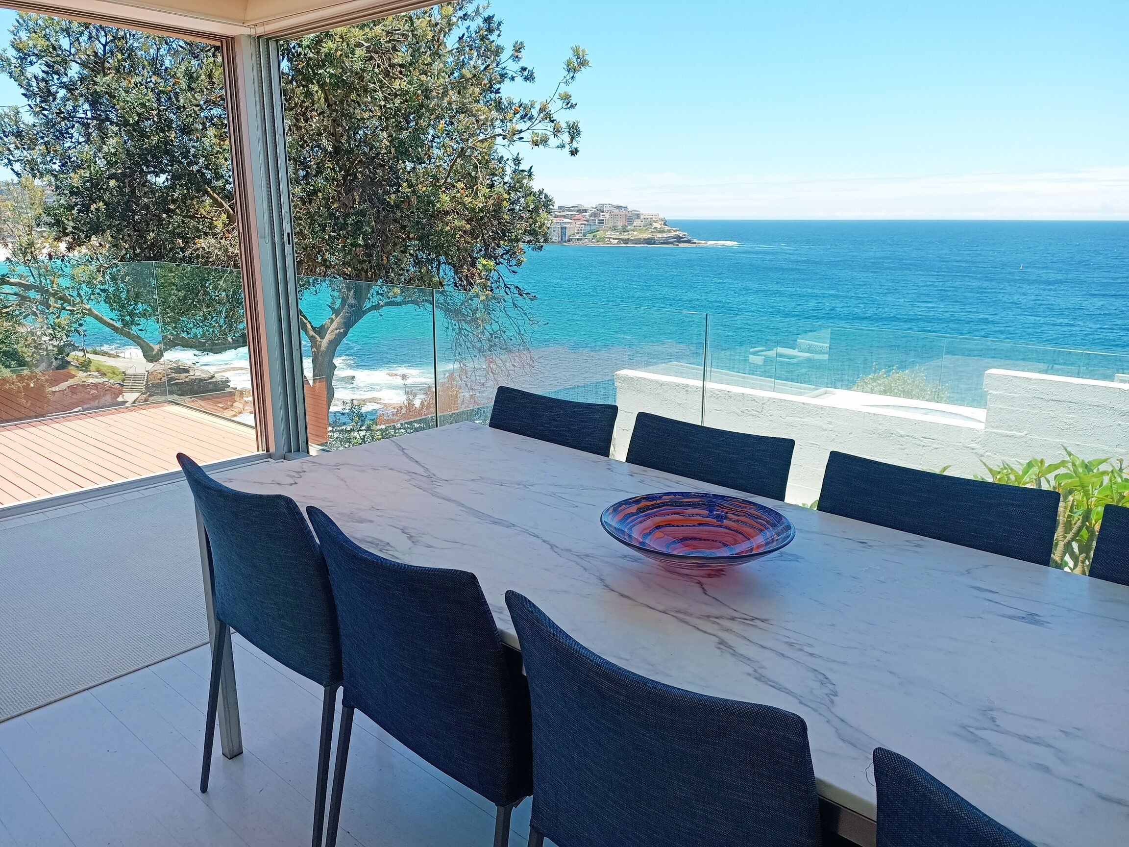 Beachside living at its best!  Bondi Beach Apartment. — image 6