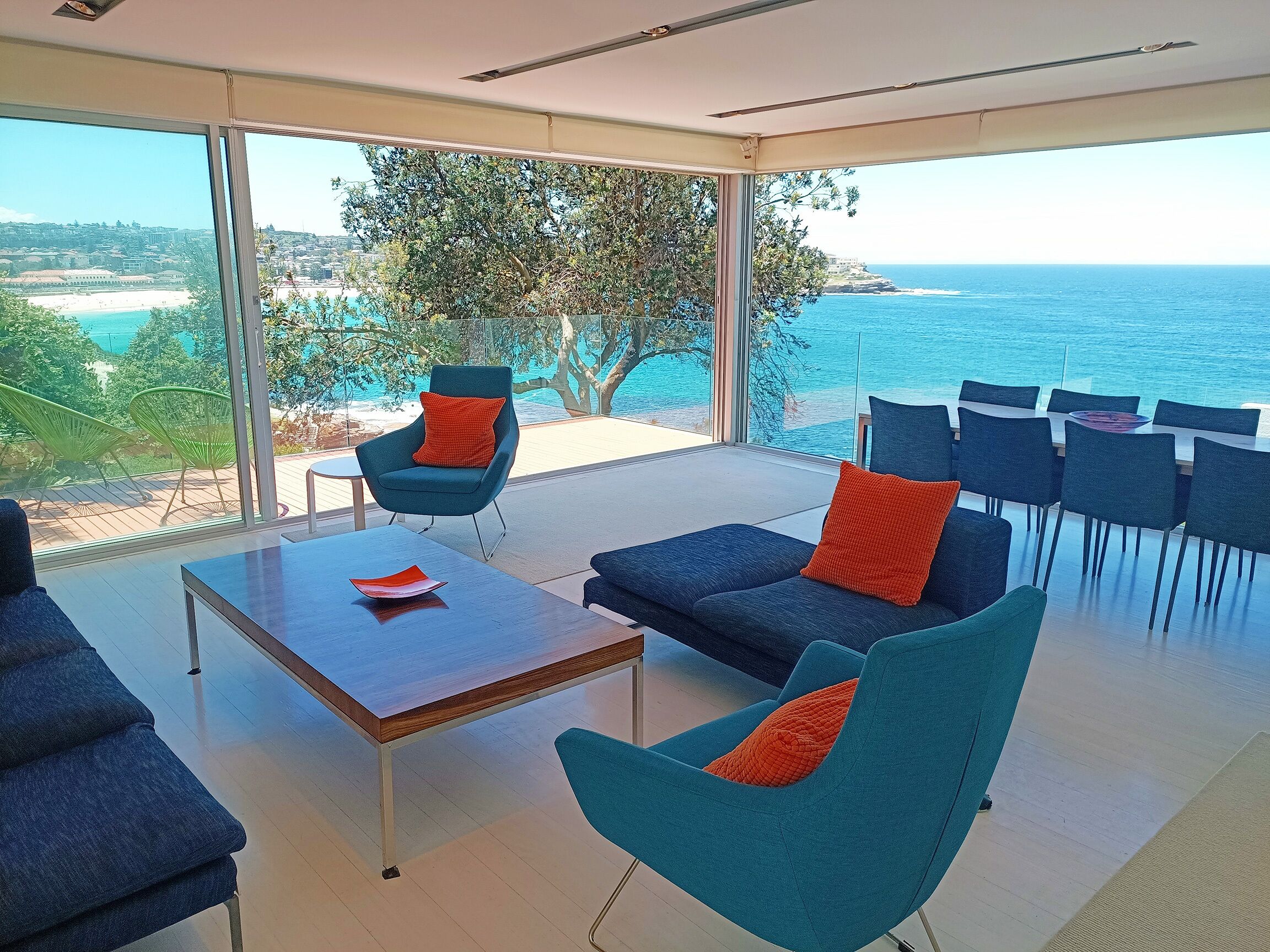 Beachside living at its best!  Bondi Beach Apartment. — image 3