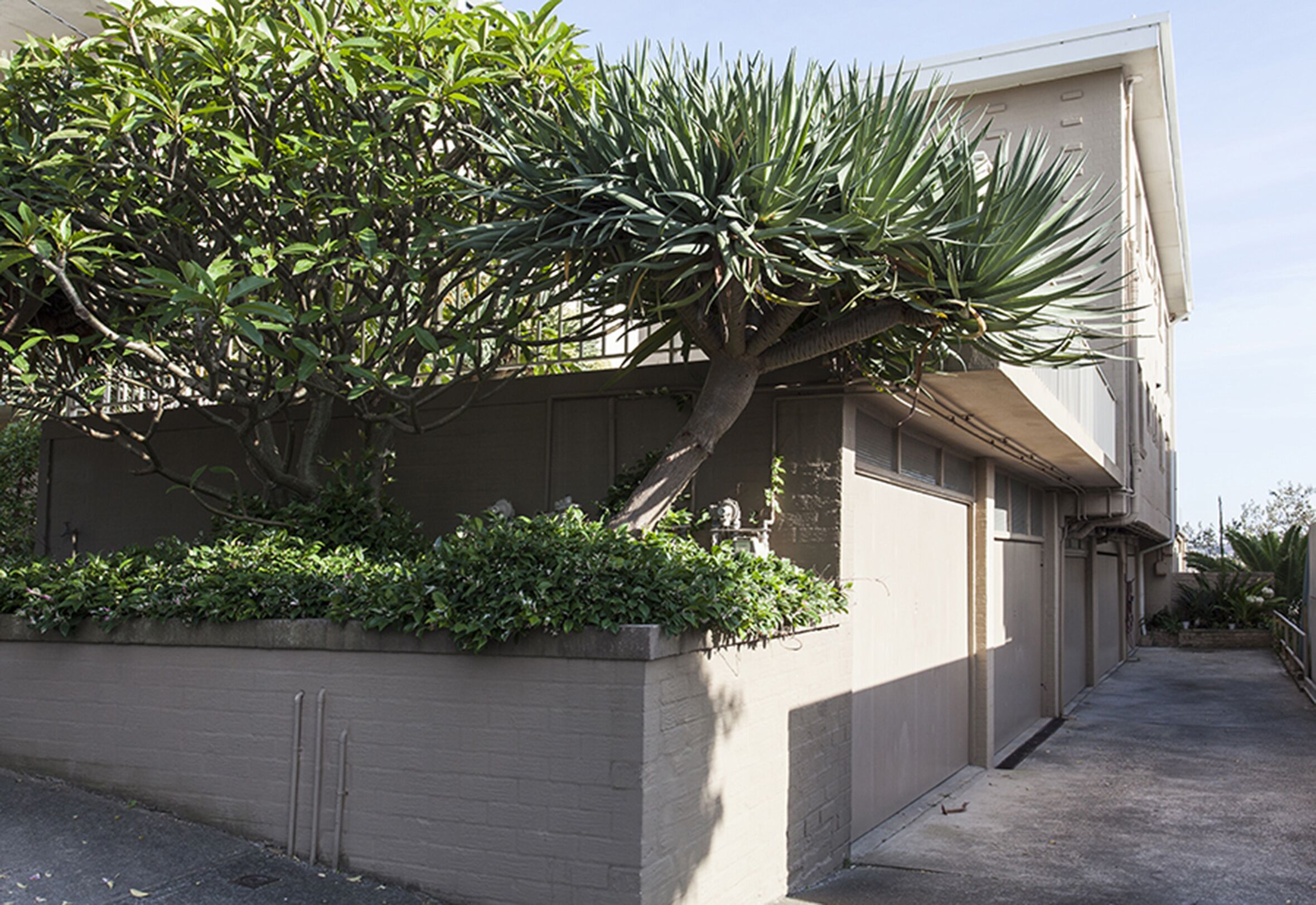 Beachside living at its best!  Bondi Beach Apartment. — image 15
