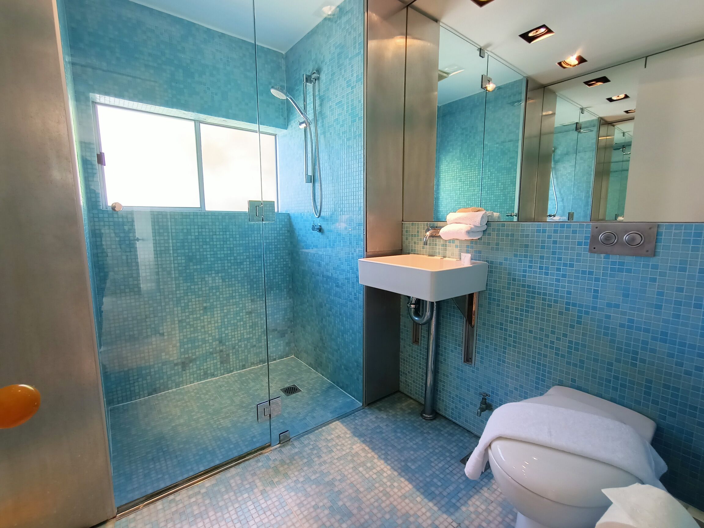 Beachside living at its best!  Bondi Beach Apartment. — image 14