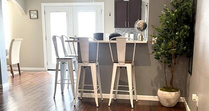 15 min to Downtown Dallas! 4BR Family Friendly Home