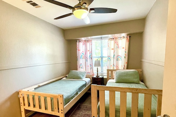 Bedroom 4 -2 twin size Beds
