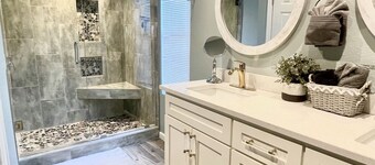 15 min to Downtown Dallas! 4BR Family Friendly Home