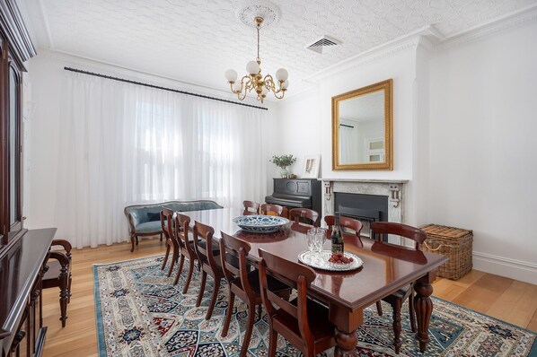 House | Dining room - 'Lauralla'  by Your Innkeeper Mudgee (Mudgee)