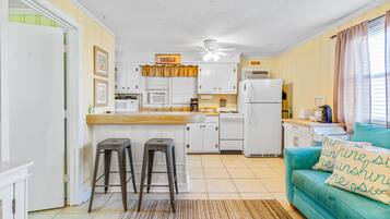 Køleskab, mikrobølgeovn, ovn, kogeplade