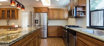 King &queen beds 4 B & 2 Ba, 2000 SF  gated home  in prestigious north Los Altos