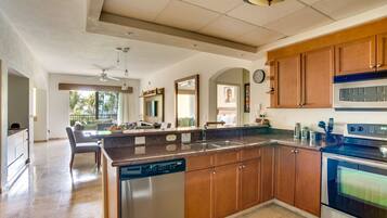 Coffee/tea maker, fridge, microwave, oven