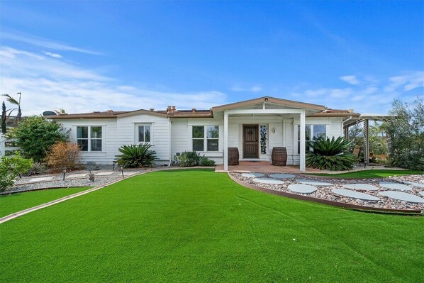 Exterior - Serenity Awaits at hills of Temecula Wine Country w/ 360degree breathtaking view (Temecula)