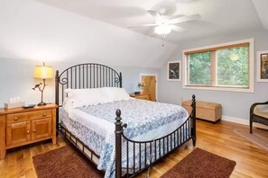 4 habitaciones, tabla de planchar con plancha y cuna de viaje 