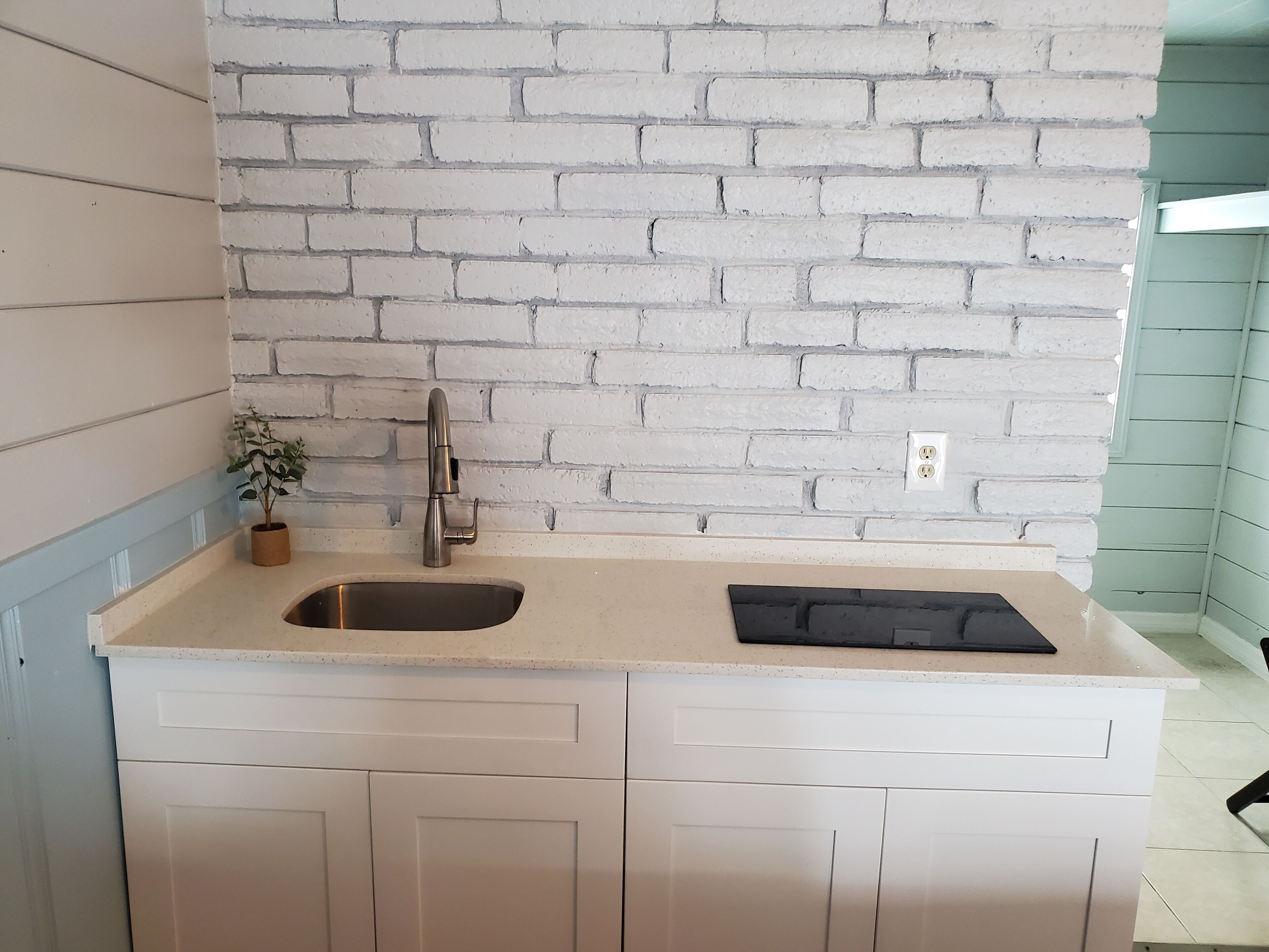 Fer et planche à repasser, draps fournis