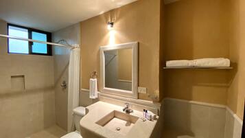 Basic Room | Bathroom | Shower, hair dryer, towels, soap