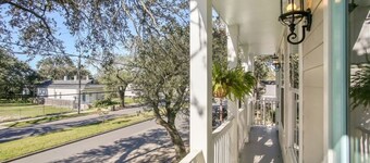 Quaint Charm: NOLA Vintage Home near St. Charles