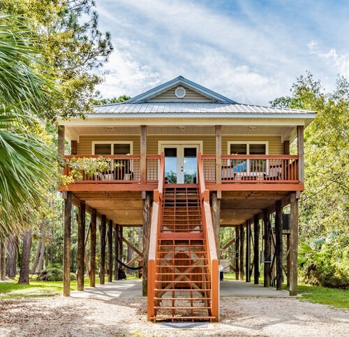Relaxing Getaway Among the Trees - 4 Bedroom - Dogs Welcome! 