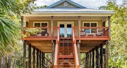 Relaxing Getaway Among the Trees - 4 Bedroom - Dogs Welcome!