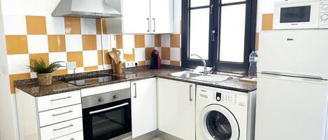 Fridge, microwave, oven, coffee/tea maker