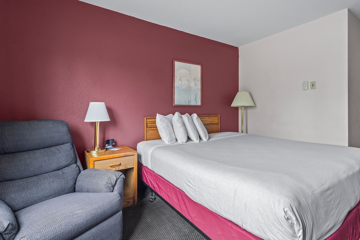 1 bedroom, desk, free WiFi, bed sheets