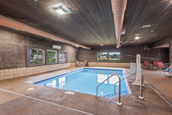 Indoor pool - Wautoma Inn by OYO Near Airport WI 73 (Wautoma)