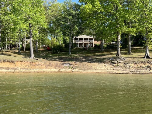Lake Front Home on Buggs Island / Kerr Lake<br>Close to Bluestone Boat Ramp!
