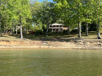 Lake Front Home on Buggs Island / Kerr Lake<br>Close to Bluestone Boat Ramp!