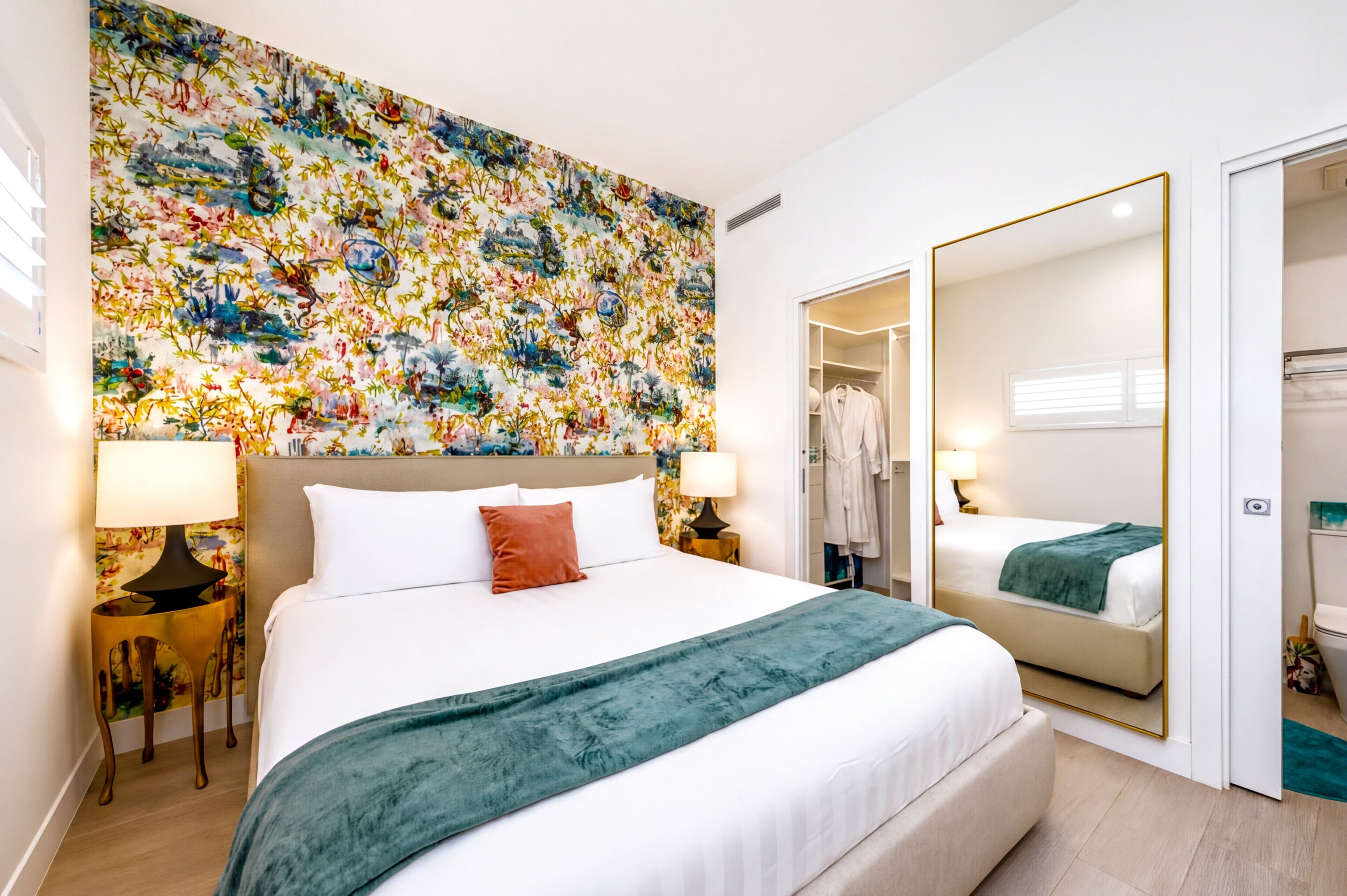 Apartamento Premium, 1 cama de matrimonio grande con sofá cama, baño privado, vistas al patio | Ropa de cama de alta calidad y decoración individual