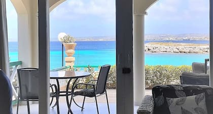 Serene Dream Bonaire - Ocean Front with amazing views and TeAmo Beach next door.