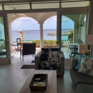 Smart TV, DVD player, books, computer monitors - Serene Dream Bonaire - Ocean Front with amazing views and TeAmo Beach next door. (Kralendijk)