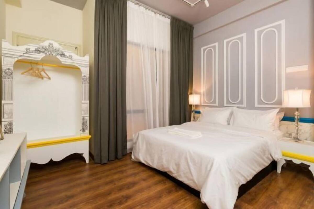 2 bedrooms, blackout curtains, free WiFi, bed sheets