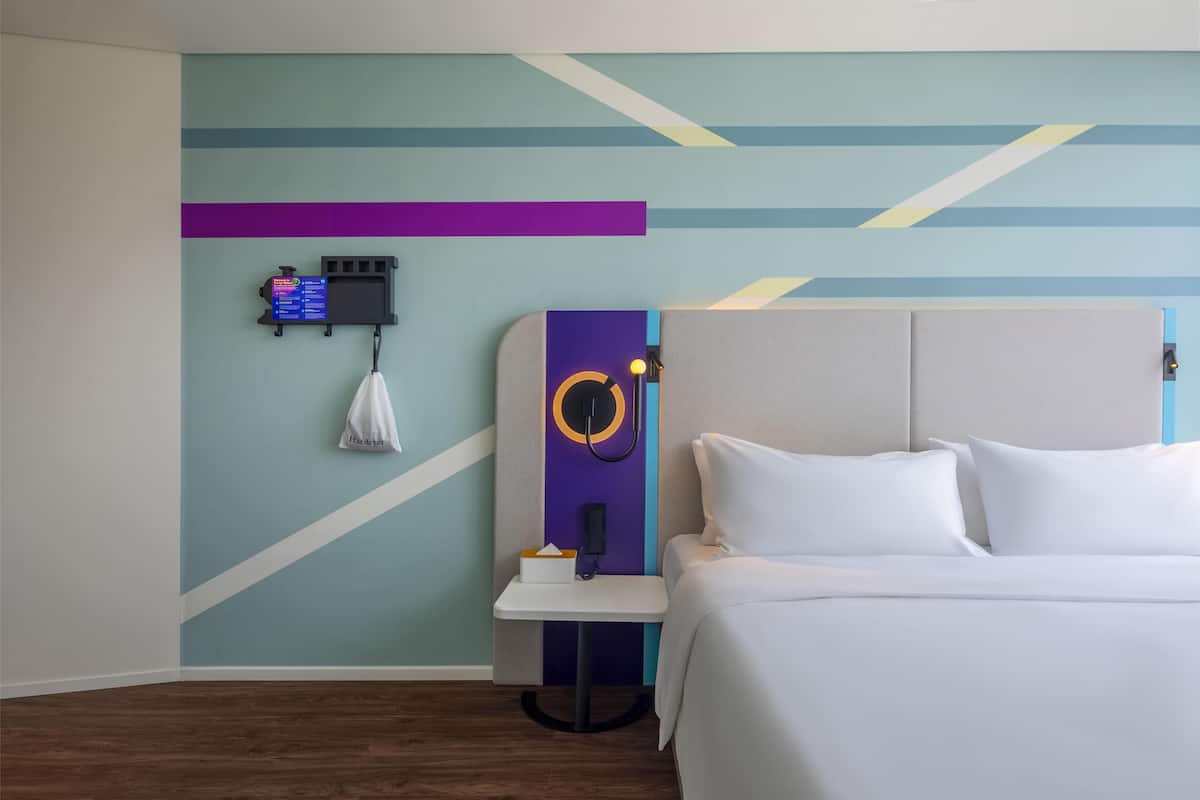 Hochwertige Bettwaren, Minibar, Schreibtisch, kostenloses WLAN