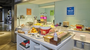 Frokost, lunsj og middag serveres