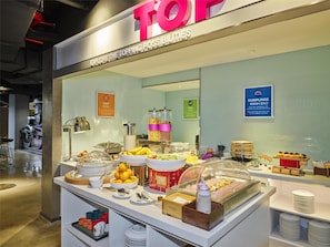Petit déjeuner et déjeuner servis sur place, spécialités Cuisine fusion