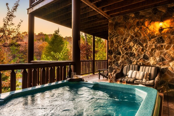 Bañera de hidromasaje al aire libre