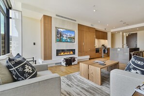 Fernseher, Kamin, Videospiele, Tischtennisplatte