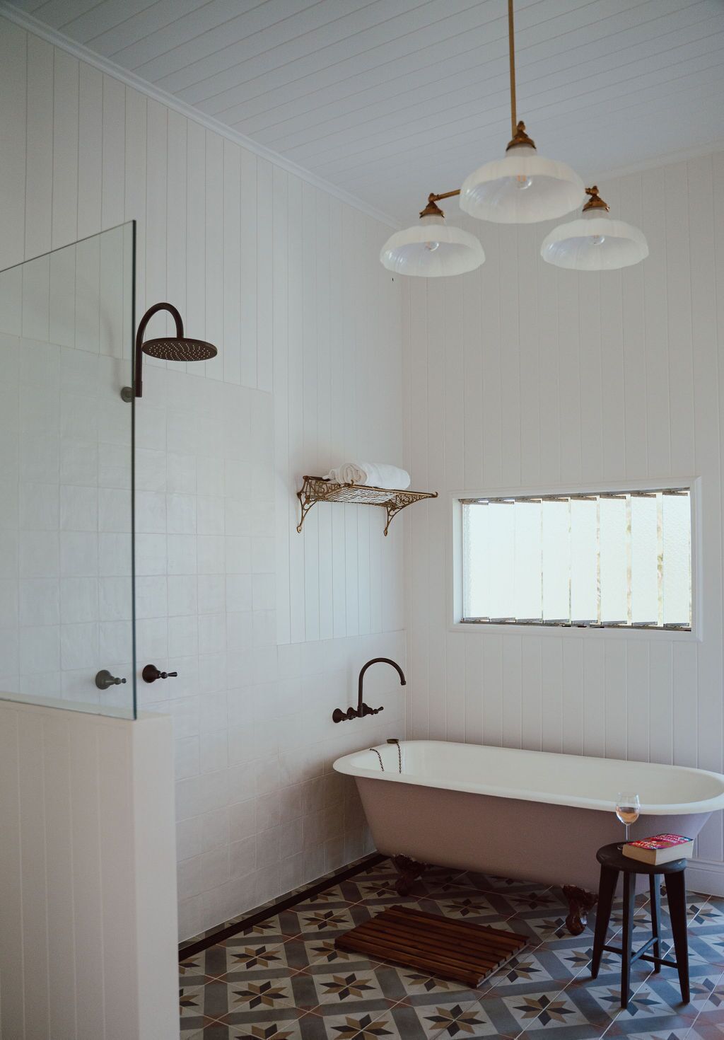 Clayfield House on acreage 10 minutes from beaches — image 7