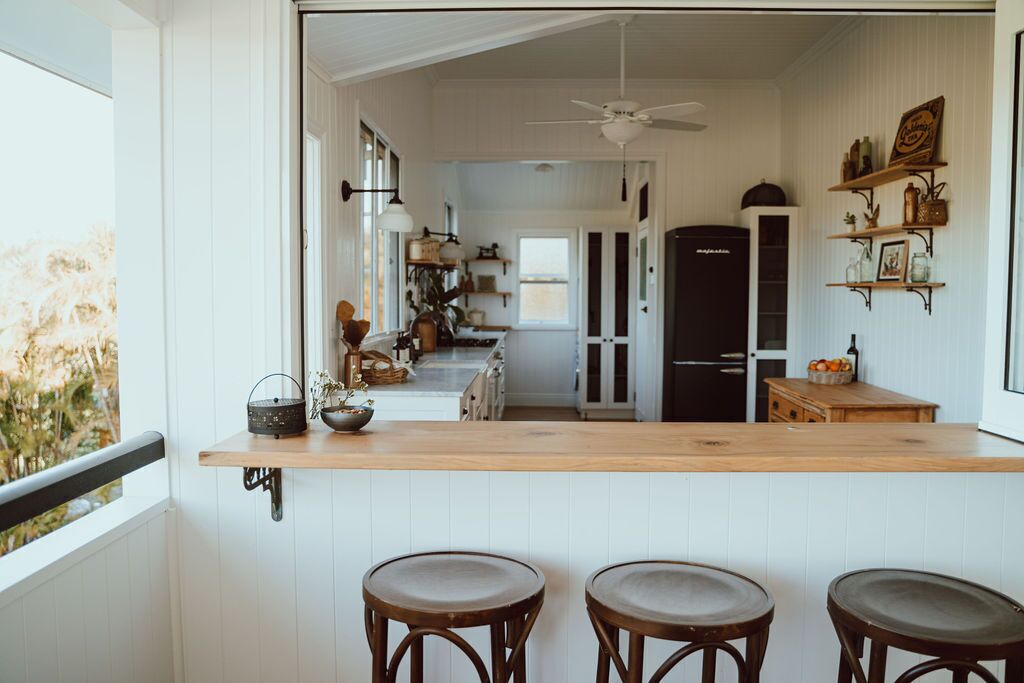 Clayfield House on acreage 10 minutes from beaches — image 2