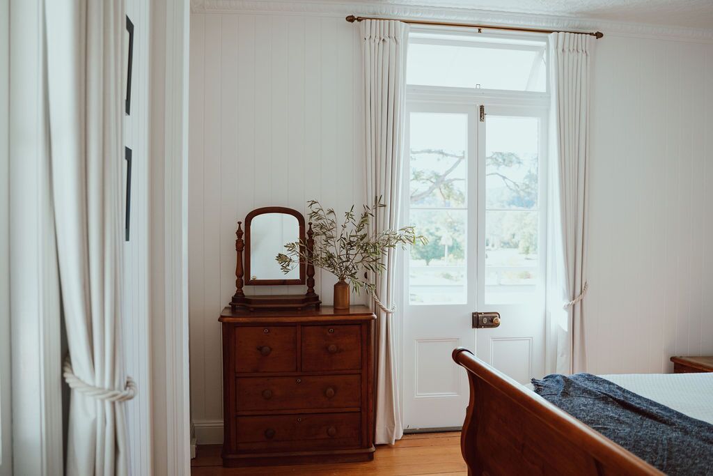 Clayfield House on acreage 10 minutes from beaches — image 12