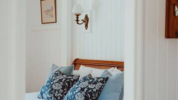 3 habitaciones, tabla de planchar con plancha, wifi y ropa de cama