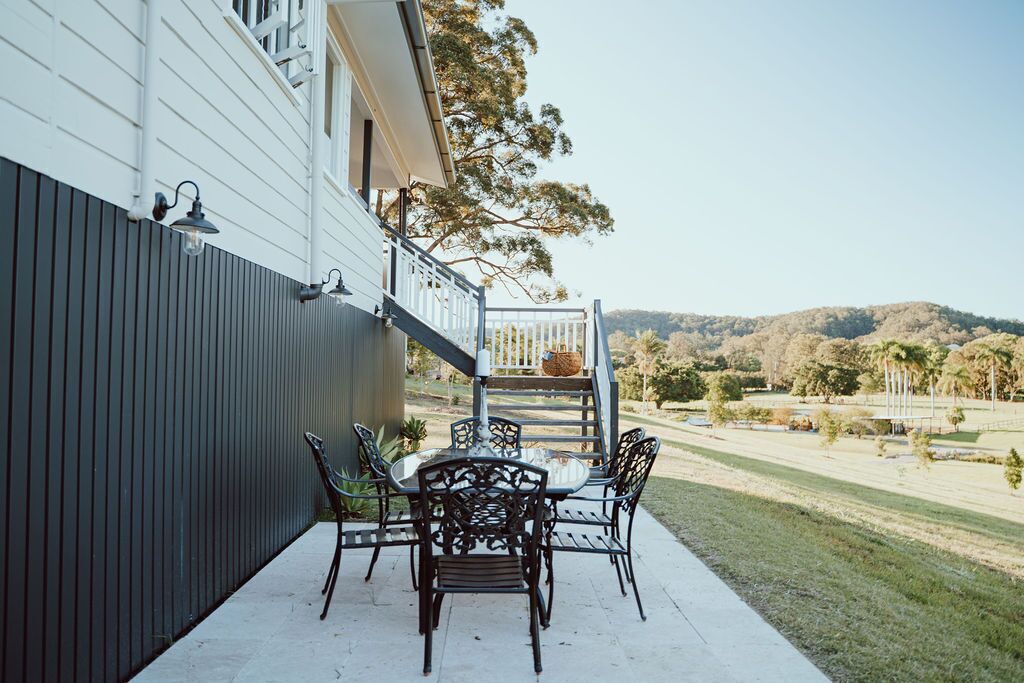 Clayfield House on acreage 10 minutes from beaches — image 15