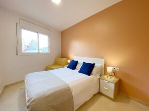 1 chambre, fer et planche à repasser, accès Internet, draps fournis