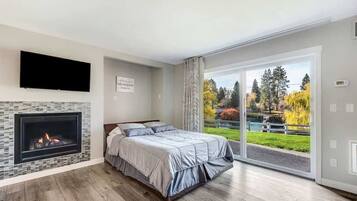 Iron/ironing board, WiFi (free), bed sheets