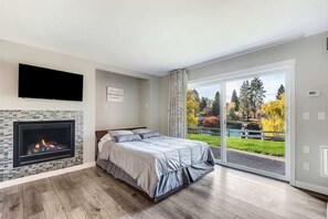 Iron/ironing board, free WiFi, bed sheets, wheelchair access