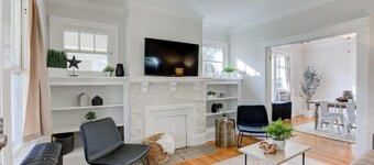 2 Bedroom Bungalow - Walk To Overton Park, Memphis Zoo & More!