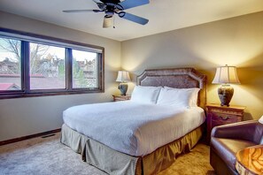 4 habitaciones, tabla de planchar con plancha, internet y ropa de cama 