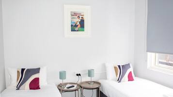 Twin Room with Shared Bathroom | Desk, WiFi, bed sheets