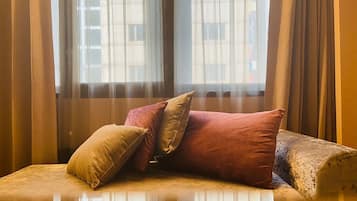 Habitación Deluxe doble | Escritorio, sistema de insonorización, wifi gratis y ropa de cama