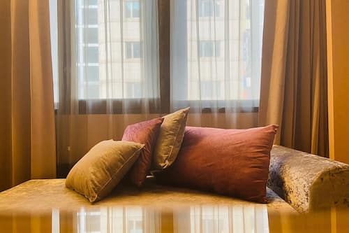 豪華雙人有窗淋浴房 | 書桌、隔音、免費 Wi-Fi、床單