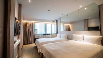 Desk, soundproofing, free WiFi, bed sheets