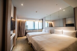Family Quadruple Room | Desk, soundproofing, free WiFi, bed sheets - Artinn hotel (Taipei)